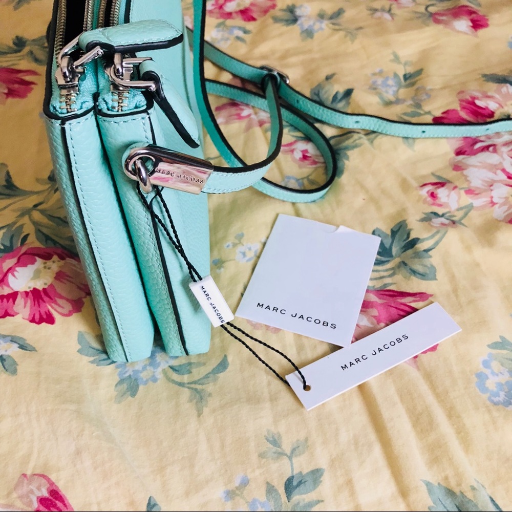 Marc Jacobs Essential Leather Crossbody - Picture 5 of 7